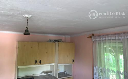 MAĎARSKO - SZENDRO PEKNÝ 2 IZBOVÝ RODINNÝ DOM PRI HLAVNEJ CESTE S VEĽKOU ZÁHRADOU