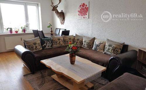 REZERVOVANÉ - ŤAHANOVCE - SOFIJSKÁ MODERNÝ 4 IZBOVÝ BYT 81 M2, LODŹIA.