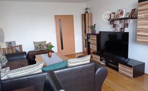 REZERVOVANÉ - ŤAHANOVCE - SOFIJSKÁ MODERNÝ 4 IZBOVÝ BYT 81 M2, LODŹIA.