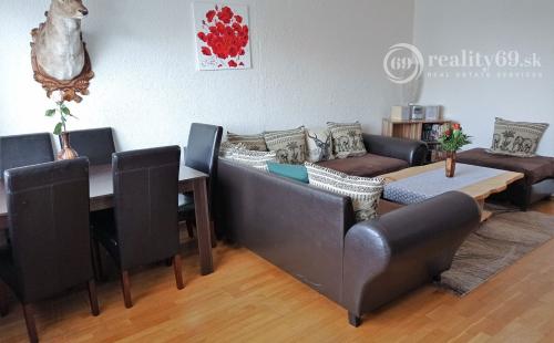 REZERVOVANÉ - ŤAHANOVCE - SOFIJSKÁ MODERNÝ 4 IZBOVÝ BYT 81 M2, LODŹIA.