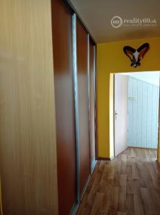 REZERVOVANÉ - ŤAHANOVCE - SOFIJSKÁ MODERNÝ 4 IZBOVÝ BYT 81 M2, LODŹIA.