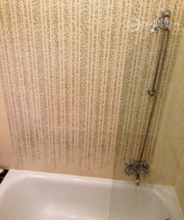 CENTRUM MESTA - HLAVNÁ ULICA, LUXUSNÝ, ZARIADENÝ 3 IZBOVÝ BYT S PARKOVACÍM MIESTOM VO DVORE.