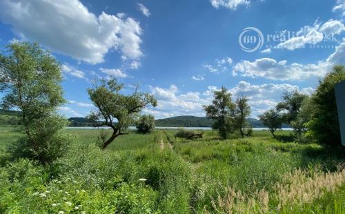 MAĎARSKO - JAZERO RAKACA  STAVEBNÝ POZEMOK 201 M2 - IS NA POZEMKU.