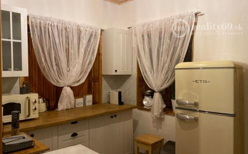 PRENÁJOM - SZALONNA KOMPLETNE ZARIADENÁ CHATA PRI JAZERE RAKACA.