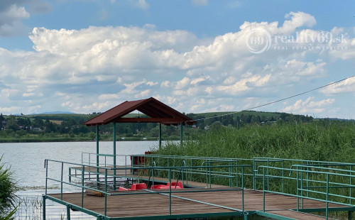 PRENÁJOM - SZALONNA KOMPLETNE ZARIADENÁ CHATA PRI JAZERE RAKACA.