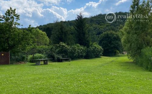 PRENÁJOM - SZALONNA KOMPLETNE ZARIADENÁ CHATA PRI JAZERE RAKACA.