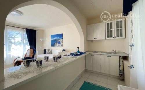 PREDANÉ - MAĎARSKO - JAZERO RAKACA - PEKNÁ 2 IZBOVÁ CHATA PRI JAZERE S TERASOU.