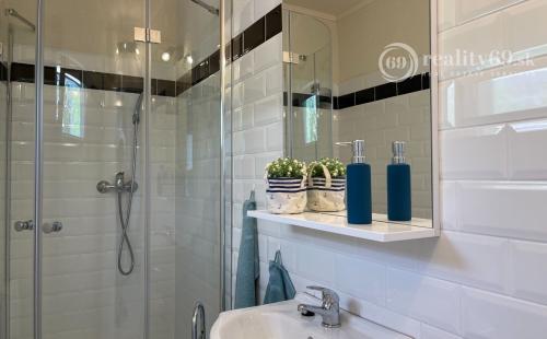 PREDANÉ - MAĎARSKO - JAZERO RAKACA - PEKNÁ 2 IZBOVÁ CHATA PRI JAZERE S TERASOU.