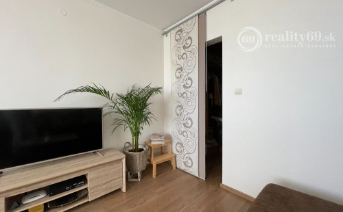 TERASA - POPRADSKÁ 1 IZBOVÝ BYT 38 M2, KOMPLETNÁ REKONŠTRUKCIA VRÁTANE ZARIADENIA BEZ LODŽIE.