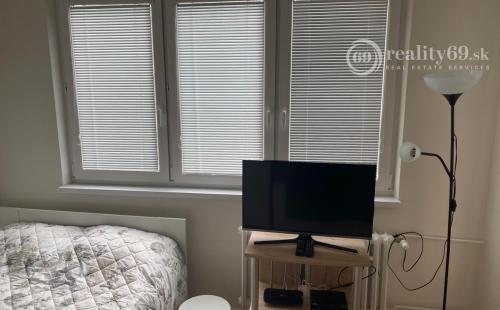 TERASA - SLOBODY 1 IZBOVÝ NOVÝ KOMPLETNE ZARIADENÝ BYT.