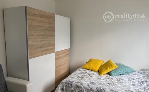 TERASA - SLOBODY 1 IZBOVÝ NOVÝ KOMPLETNE ZARIADENÝ BYT.