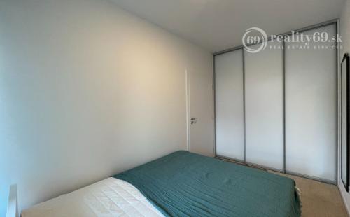 TERASA - ZARIADENÝ 2 IZBOVÝ BYT NOVÁ TERASA , LODŽIA, PARKING - NOVOSTAVBA.