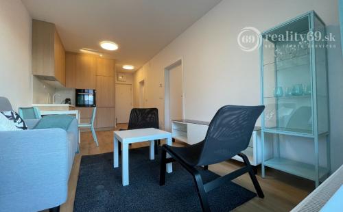 TERASA - ZARIADENÝ 2 IZBOVÝ BYT NOVÁ TERASA , LODŽIA, PARKING - NOVOSTAVBA.