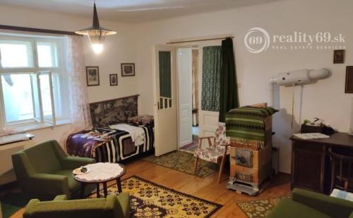 MAĎARSKO - BOLDOGKOVARALJA  3 IZBOVÝ RD 100 M2, POZEMOK 598 M2