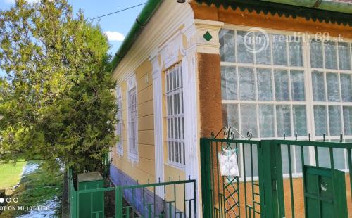 MAĎARSKO - BOLDOGKOVARALJA  3 IZBOVÝ RD 100 M2, POZEMOK 598 M2