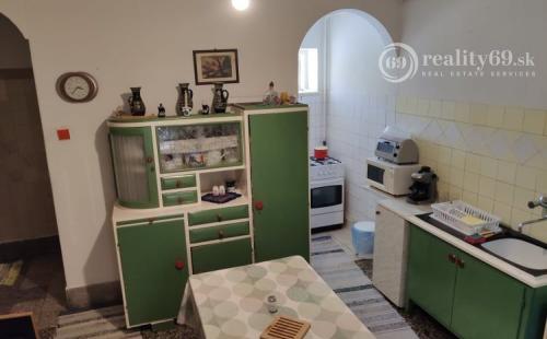 MAĎARSKO - BOLDOGKOVARALJA  3 IZBOVÝ RD 100 M2, POZEMOK 598 M2