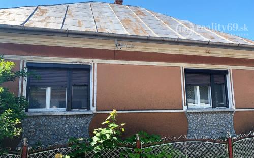 MAĎARSKO - BOLDOGKOVARALJA  2 IZBOVÝ RD 95 M2, POZEMOK 1053 M2