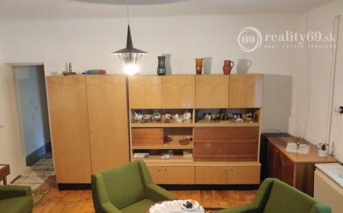 MAĎARSKO - BOLDOGKOVARALJA  3 IZBOVÝ RD 100 M2, POZEMOK 598 M2