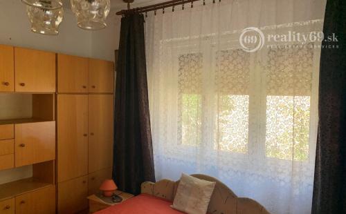 MAĎARSKO - BOLDOGKOVARALJA  2 IZBOVÝ RD 95 M2, POZEMOK 1053 M2