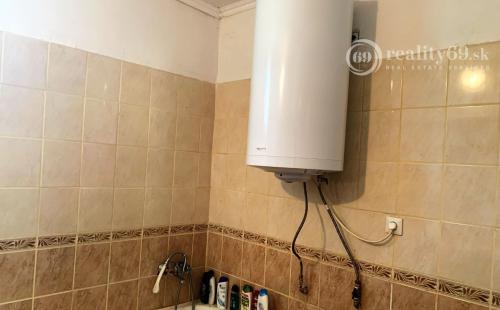 MAĎARSKO - BOLDOGKOVARALJA  2 IZBOVÝ RD 95 M2, POZEMOK 1053 M2