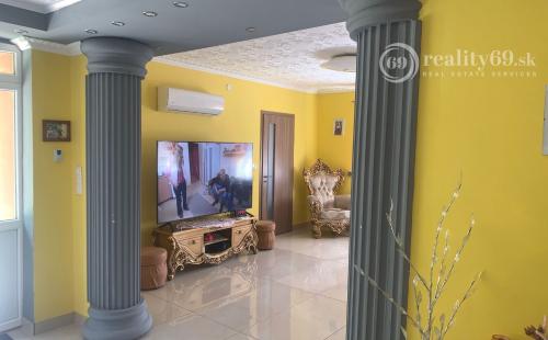 MAĎARSKO - SZENDRO LUXUSNÝ 4 IZBOVÝ ZREKONŠTRUOVANÝ RODINNÝ DOM