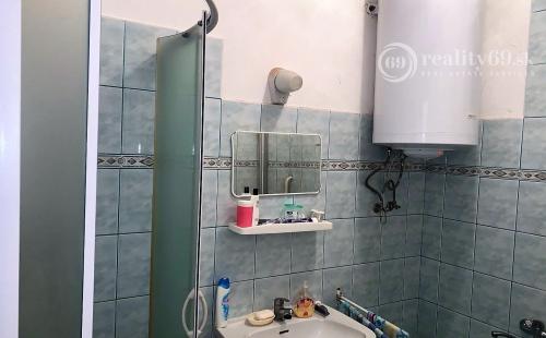 MAĎARSKO - HIDVEGARDÓ 3 IZBOVÝ RODINNÝ DOM V DOBROM POVODNOM STAVE, VÝBORNÁ LOKALITA