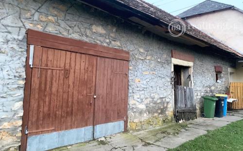 MAĎARSKO - HIDVEGARDÓ 3 IZBOVÝ RODINNÝ DOM V DOBROM POVODNOM STAVE, VÝBORNÁ LOKALITA