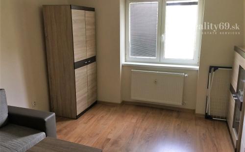 CENTRUM MESTA - JESENNÁ 1 IZBOVÝ BYT PO NOVEJ REKONŠTRUKCII.