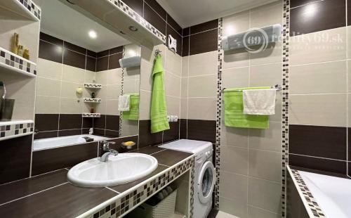 REZERVOVANÉ - PREŠOV - LOMICKÁ 3 IZBOVÝ BYT S LODŽIOU KOMPLETNÁ REKONŠTRUKCIA 65 M2