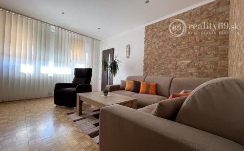 REZERVOVANÉ - PREŠOV - LOMICKÁ 3 IZBOVÝ BYT S LODŽIOU KOMPLETNÁ REKONŠTRUKCIA 65 M2