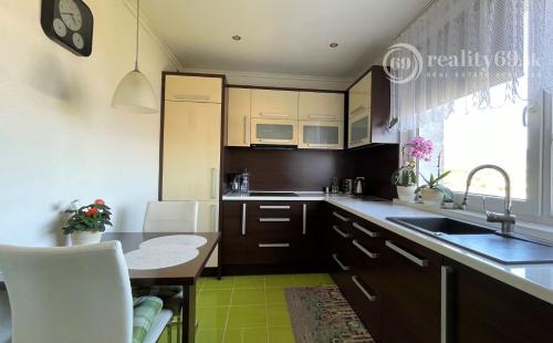 REZERVOVANÉ - PREŠOV - LOMICKÁ 3 IZBOVÝ BYT S LODŽIOU KOMPLETNÁ REKONŠTRUKCIA 65 M2