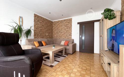 REZERVOVANÉ - PREŠOV - LOMICKÁ 3 IZBOVÝ BYT S LODŽIOU KOMPLETNÁ REKONŠTRUKCIA 65 M2