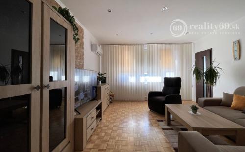 REZERVOVANÉ - PREŠOV - LOMICKÁ 3 IZBOVÝ BYT S LODŽIOU KOMPLETNÁ REKONŠTRUKCIA 65 M2