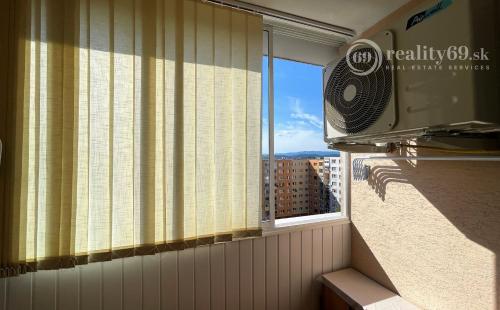 REZERVOVANÉ - PREŠOV - LOMICKÁ 3 IZBOVÝ BYT S LODŽIOU KOMPLETNÁ REKONŠTRUKCIA 65 M2