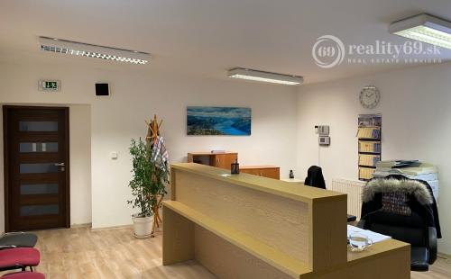 STARÉ MESTO -  FLORIÁNSKA - PEKNÁ KANCELÁRIA S KUCHYNKOU, SKLADOM A WC.