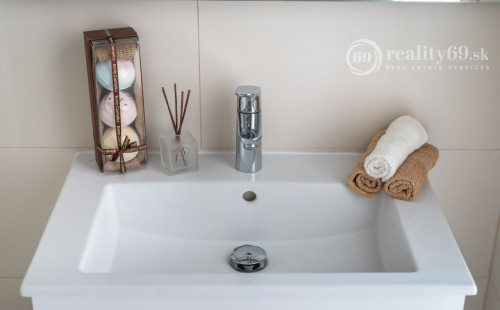 CENTRUM MESTA - LUXUSNÉ MODERNÉ APARTMÁNY FLORIÁNSKA KOMPLETNE ZARIADENÉ.