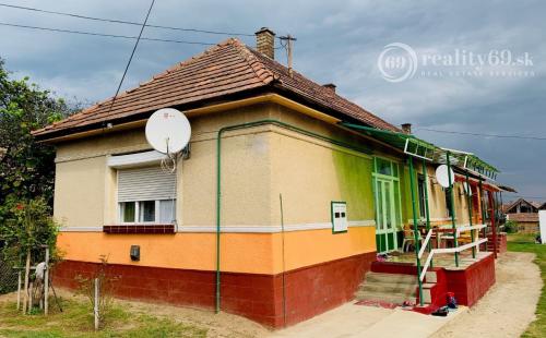 MAĎARSKO - BÓDVASZILAS 3 IZBOVÝ RD V OBCI S KOMPLETNOU INFRAŠTRUKTÚROU