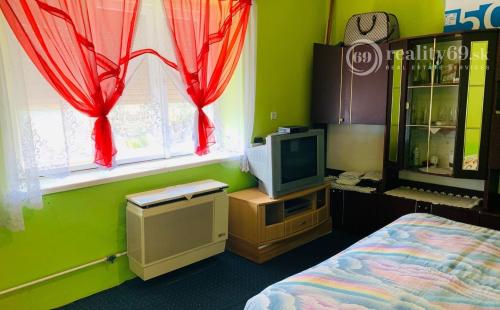 MAĎARSKO - BÓDVASZILAS 3 IZBOVÝ RD V OBCI S KOMPLETNOU INFRAŠTRUKTÚROU