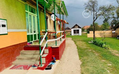 MAĎARSKO - BÓDVASZILAS 3 IZBOVÝ RD V OBCI S KOMPLETNOU INFRAŠTRUKTÚROU