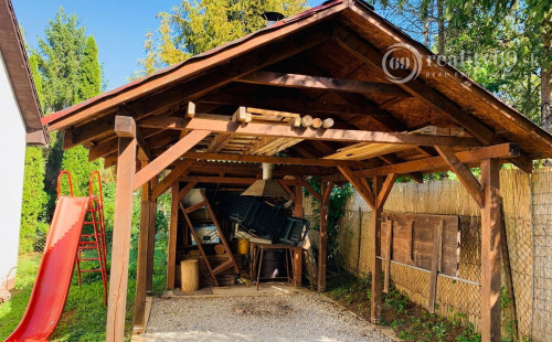 MAĎARSKO - JAZERO RAKACA - 4 IZBOVÁ CHATA S OBYTNÝM PODKROVÍM, SAMOSTATNÁ PIVNICA S VINÁRŇOU.