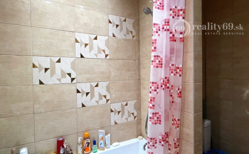 TERASA - TRIEDA SNP 1 IZBOVÝ S LODŽIOU 27 M2 PO KOMPLETNEJ REKONŠTRUKCII.