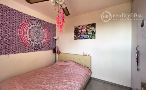 TERASA - TRIEDA SNP 1 IZBOVÝ S LODŽIOU 27 M2 PO KOMPLETNEJ REKONŠTRUKCII.