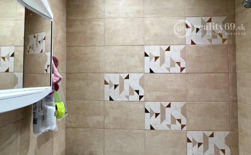 TERASA - TRIEDA SNP 1 IZBOVÝ S LODŽIOU 27 M2 PO KOMPLETNEJ REKONŠTRUKCII.