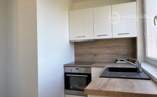 REZERVOVANÉ - JAZERO - KASPICKÁ - 1 IZBOVÝ BYT PO MODERNEJ KOMPLETNEJ REKONŠTRUKCII.