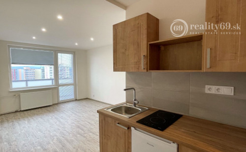 JAZERO - AMURSKÁ - 1 IZBOVÝ BYT S LODŽIOU, PO KOMPLETNEJ REKONŠTRUKCII.