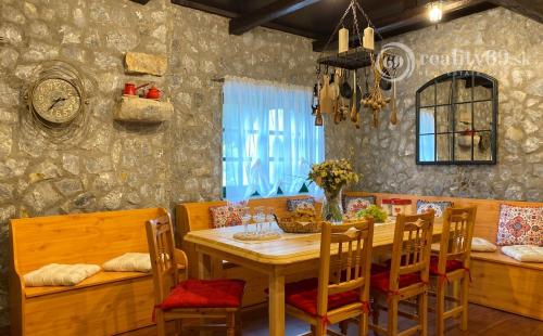 PRENÁJOM - SZŐLŐSARDÓ ROMANTICKÁ VIDIECKA USADLOSŤ IBA 50 KM OD KOŠÍC -  V LONE PRÍRODY.