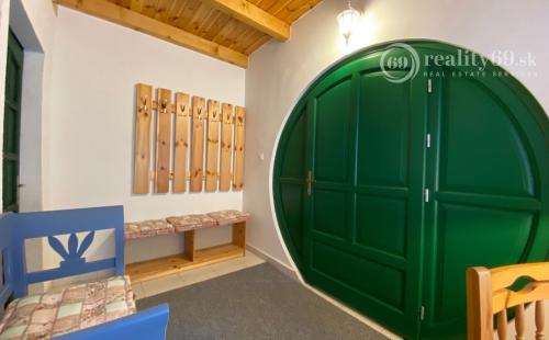 PRENÁJOM - SZŐLŐSARDÓ ROMANTICKÁ VIDIECKA USADLOSŤ IBA 50 KM OD KOŠÍC -  V LONE PRÍRODY.