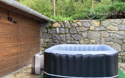 PRENÁJOM - SZŐLŐSARDÓ ROMANTICKÁ VIDIECKA USADLOSŤ IBA 50 KM OD KOŠÍC -  V LONE PRÍRODY.