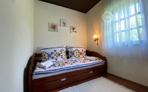 PRENÁJOM - SZŐLŐSARDÓ ROMANTICKÁ VIDIECKA USADLOSŤ IBA 50 KM OD KOŠÍC -  V LONE PRÍRODY.