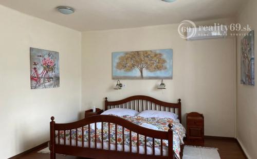 PRENÁJOM - SZŐLŐSARDÓ ROMANTICKÁ VIDIECKA USADLOSŤ IBA 50 KM OD KOŠÍC -  V LONE PRÍRODY.